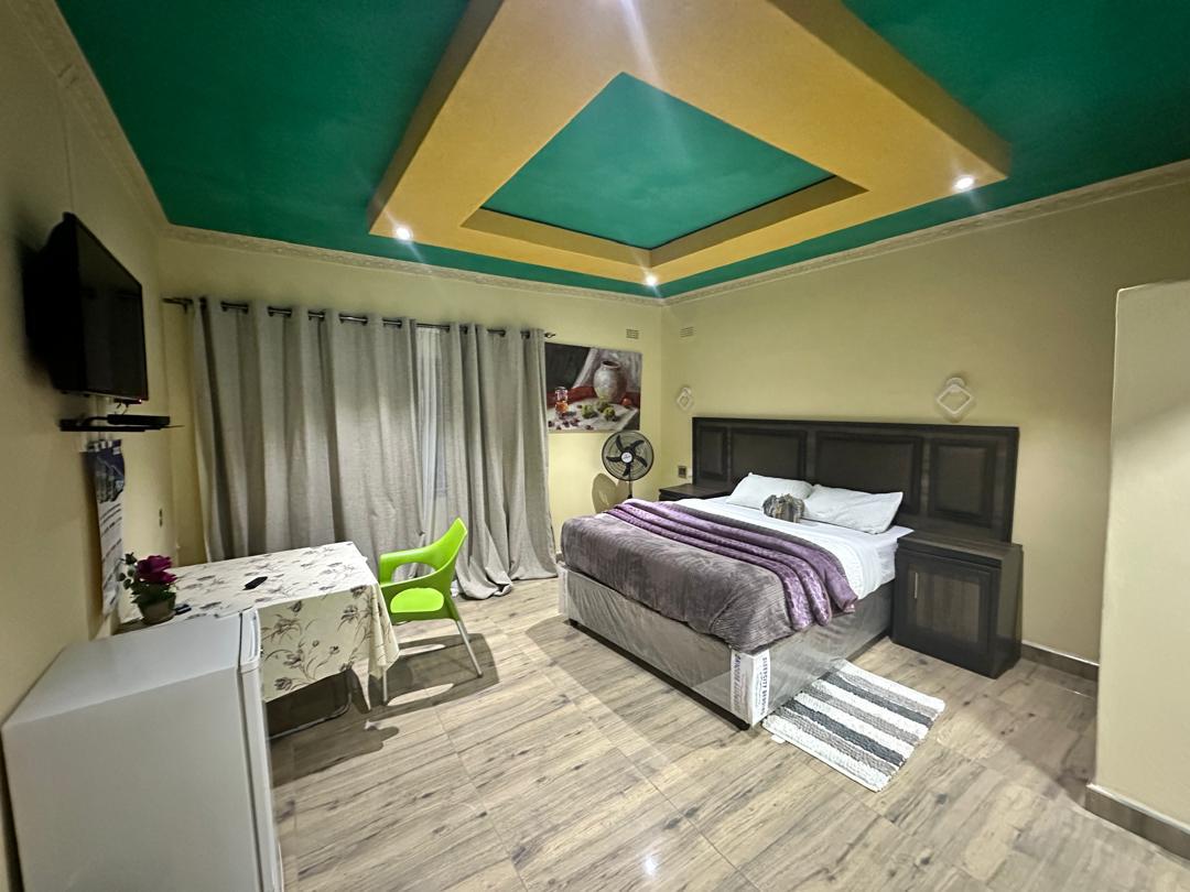 Executive King Ensuite Room with DSTV & Bath